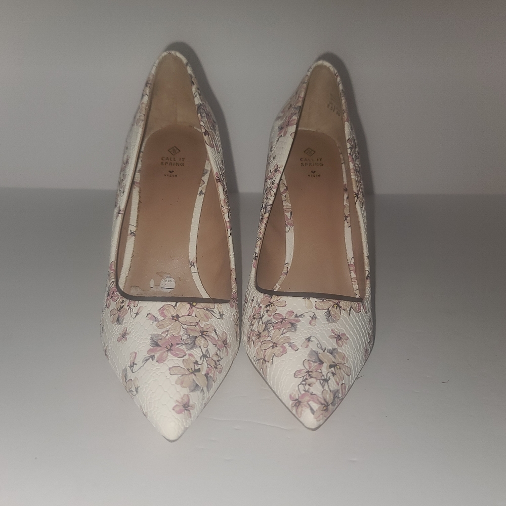 Call It Spring Vegan Floral Pointed 8.5